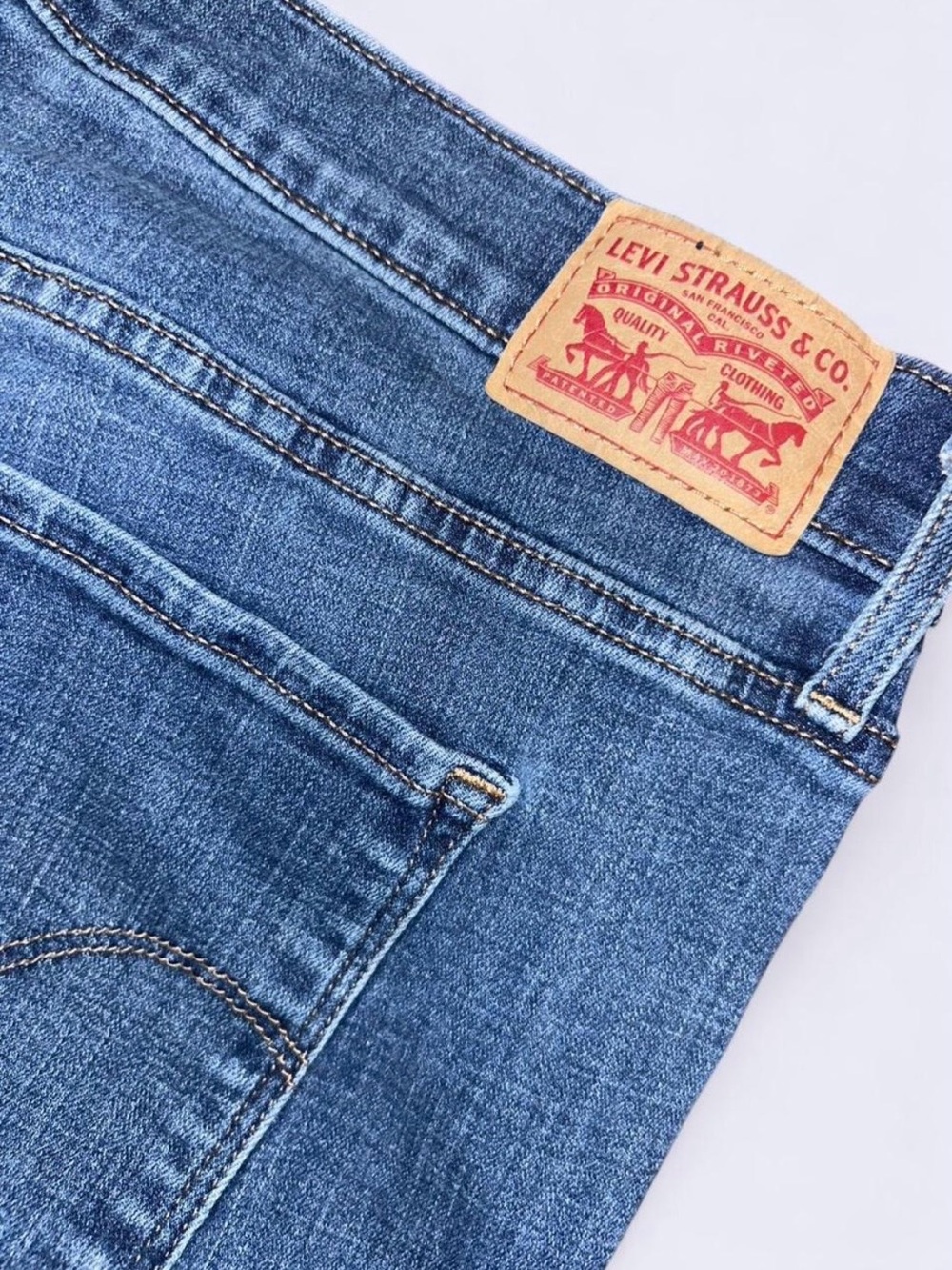 Levi's Women’s 315 Bootcut Jeans - Fit like a 16